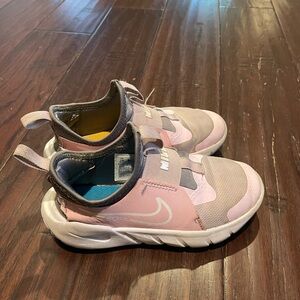 Nike flex runner shoes for girl sz 13